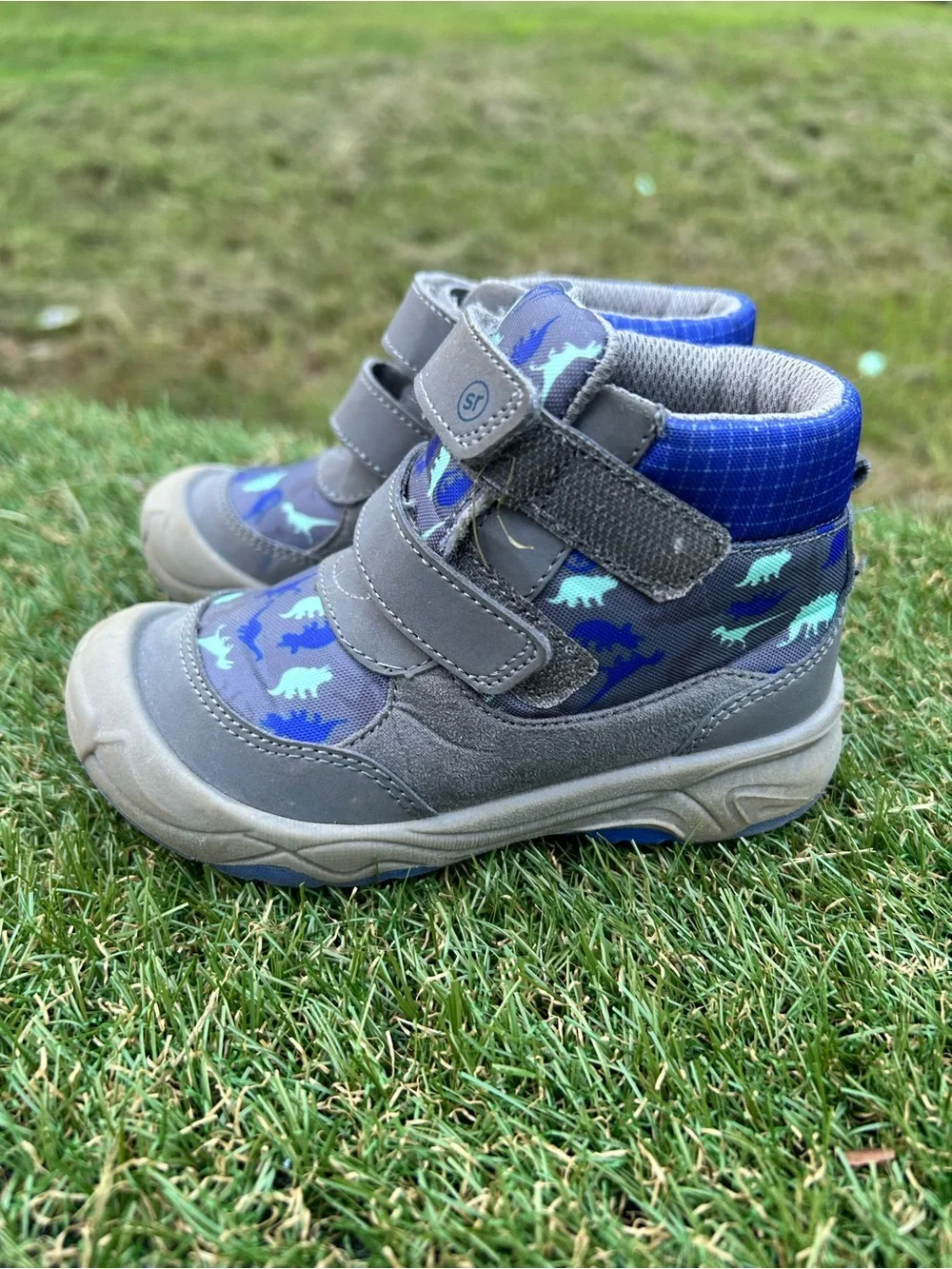 Stride Rite 360 Unisex Kids Size 8, Sneaker Boot in the gray and blue Dinosaur